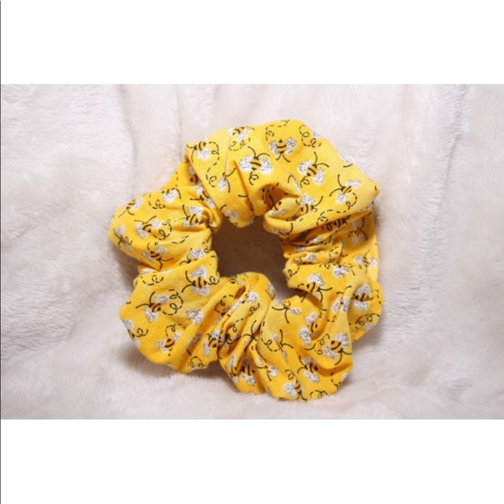 honey bee scrunchy, scrunchiesbycarley